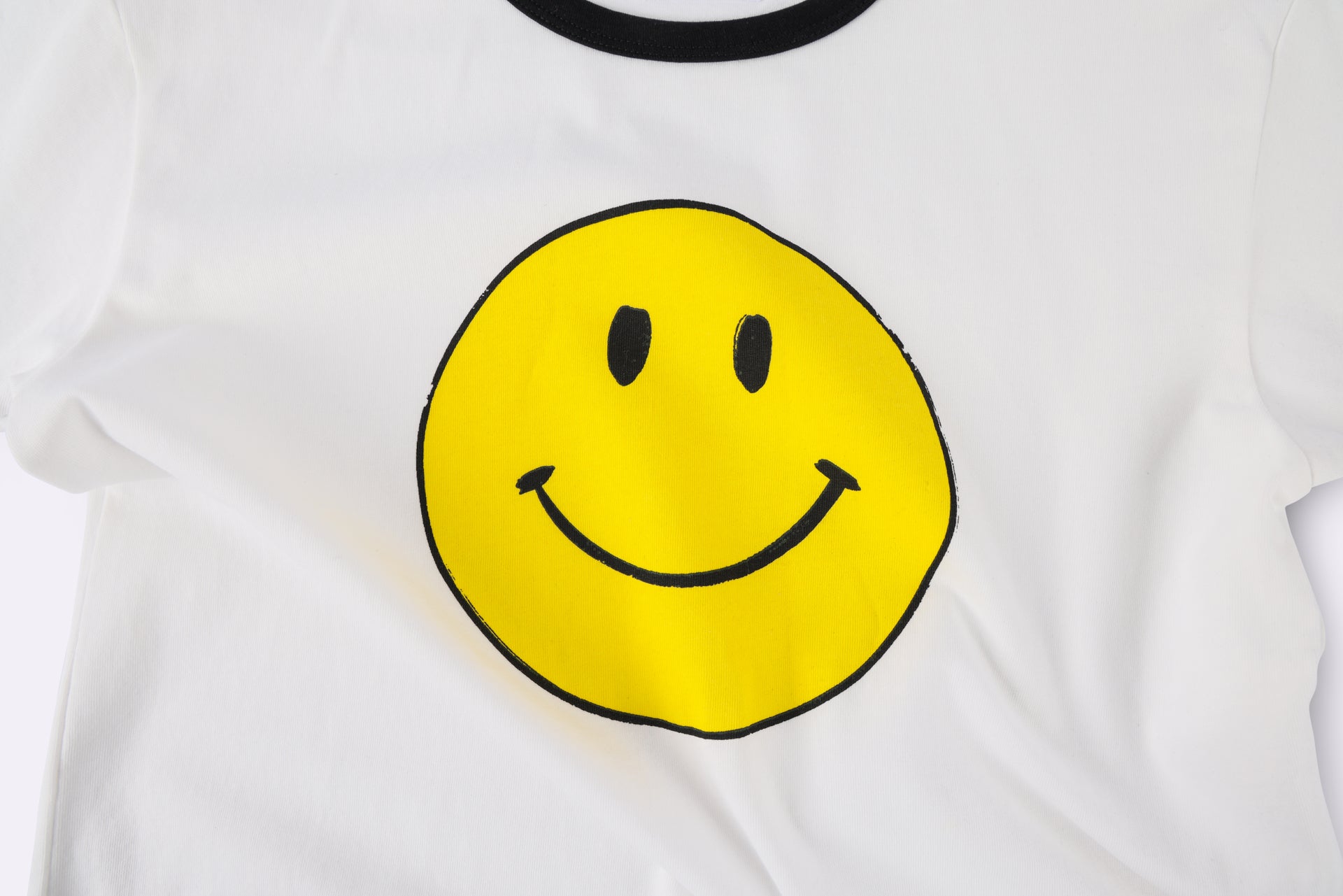 SMILEY TEE in WHITE