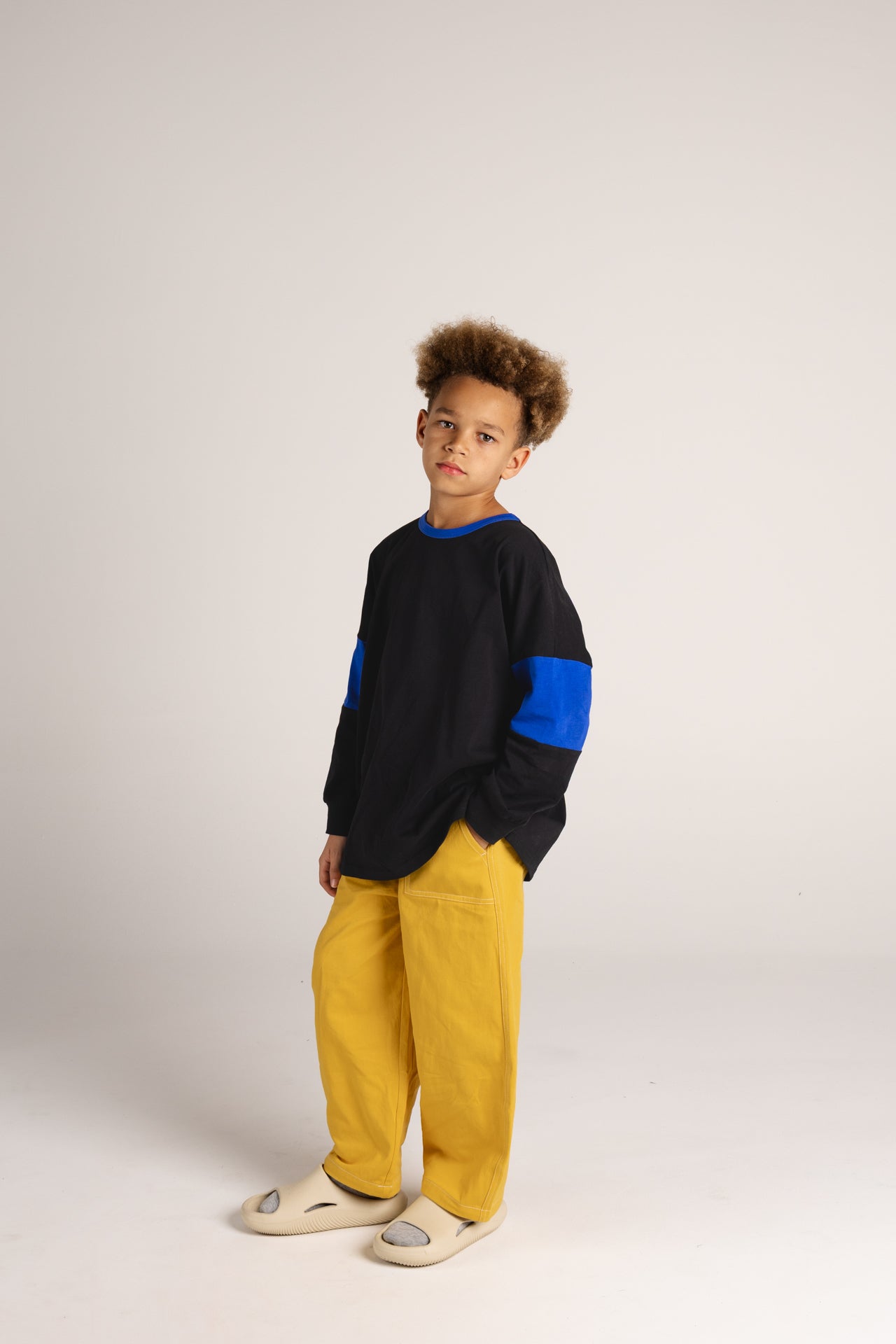 TWO TONE LONG SLEEVE TEE in BLACK/BLUE