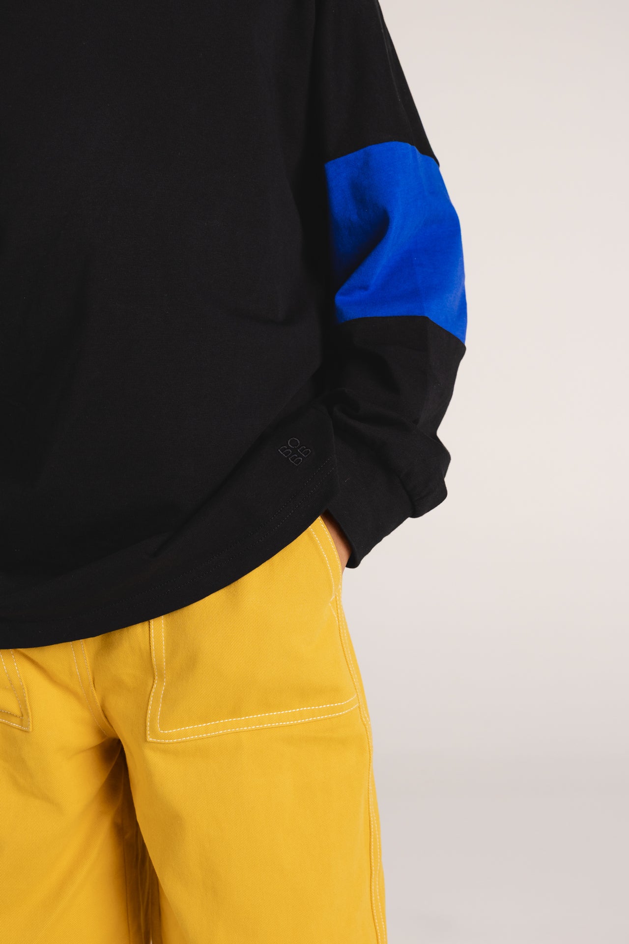 TWO TONE LONG SLEEVE TEE in BLACK/BLUE