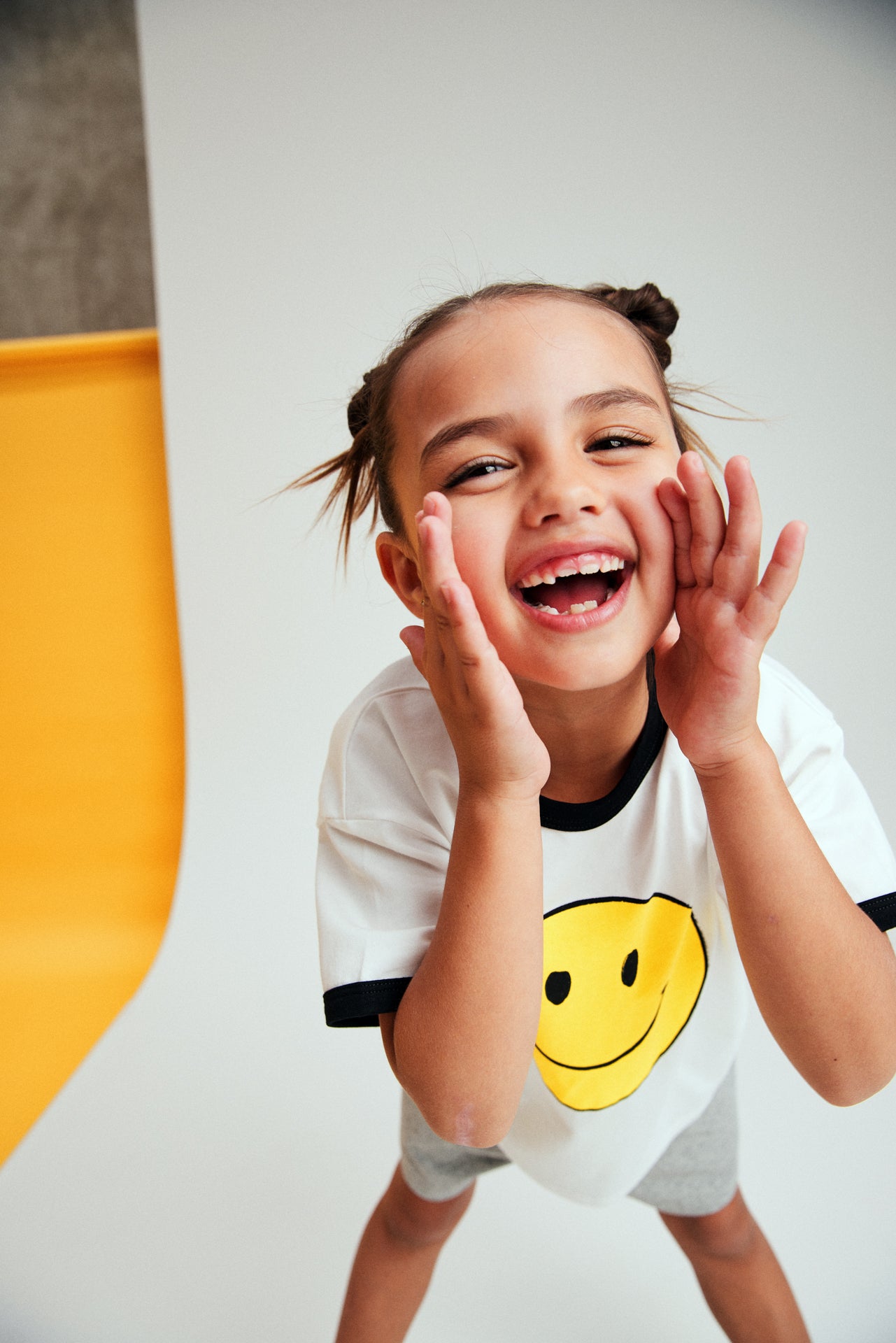 SMILEY TEE in WHITE