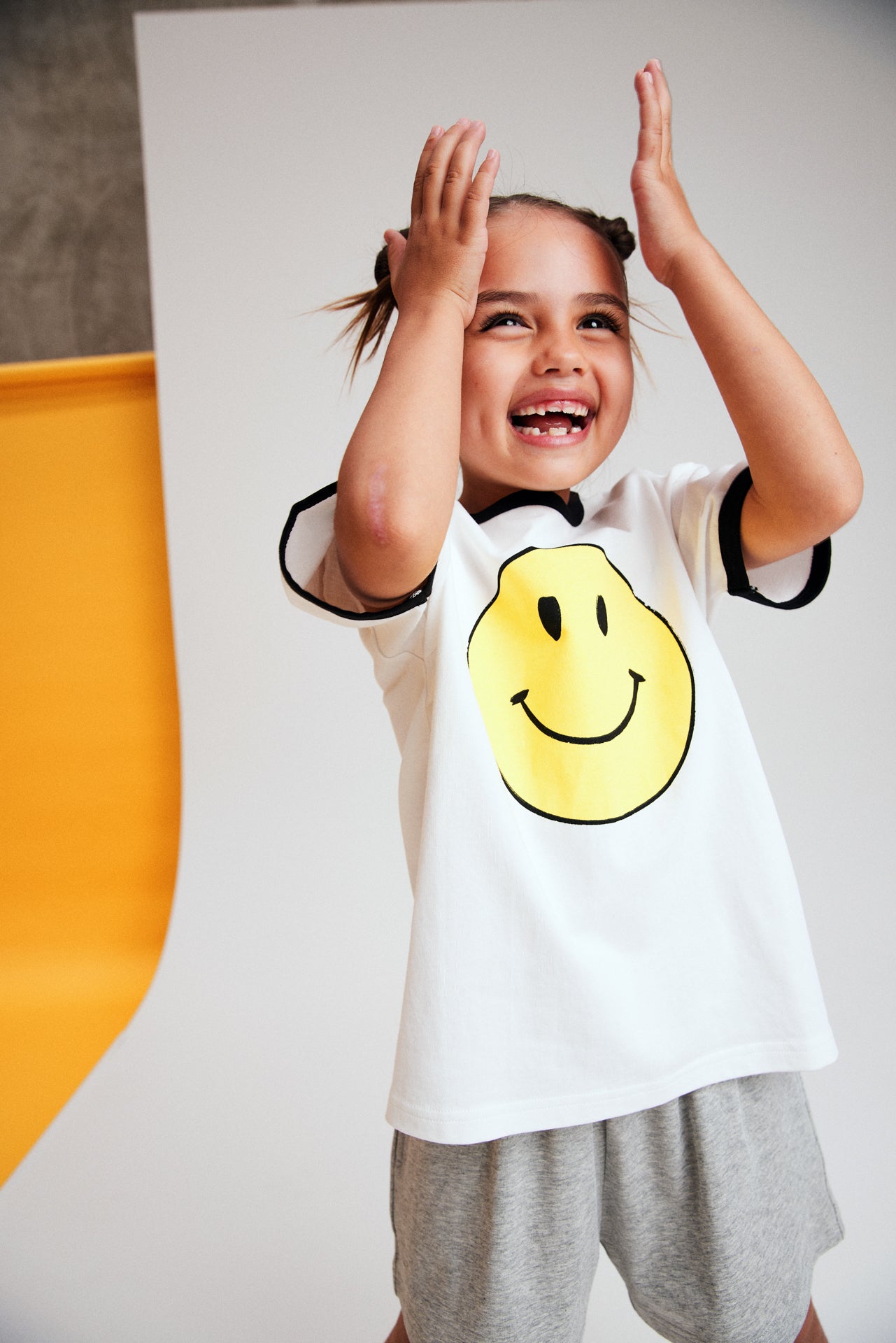SMILEY TEE in WHITE