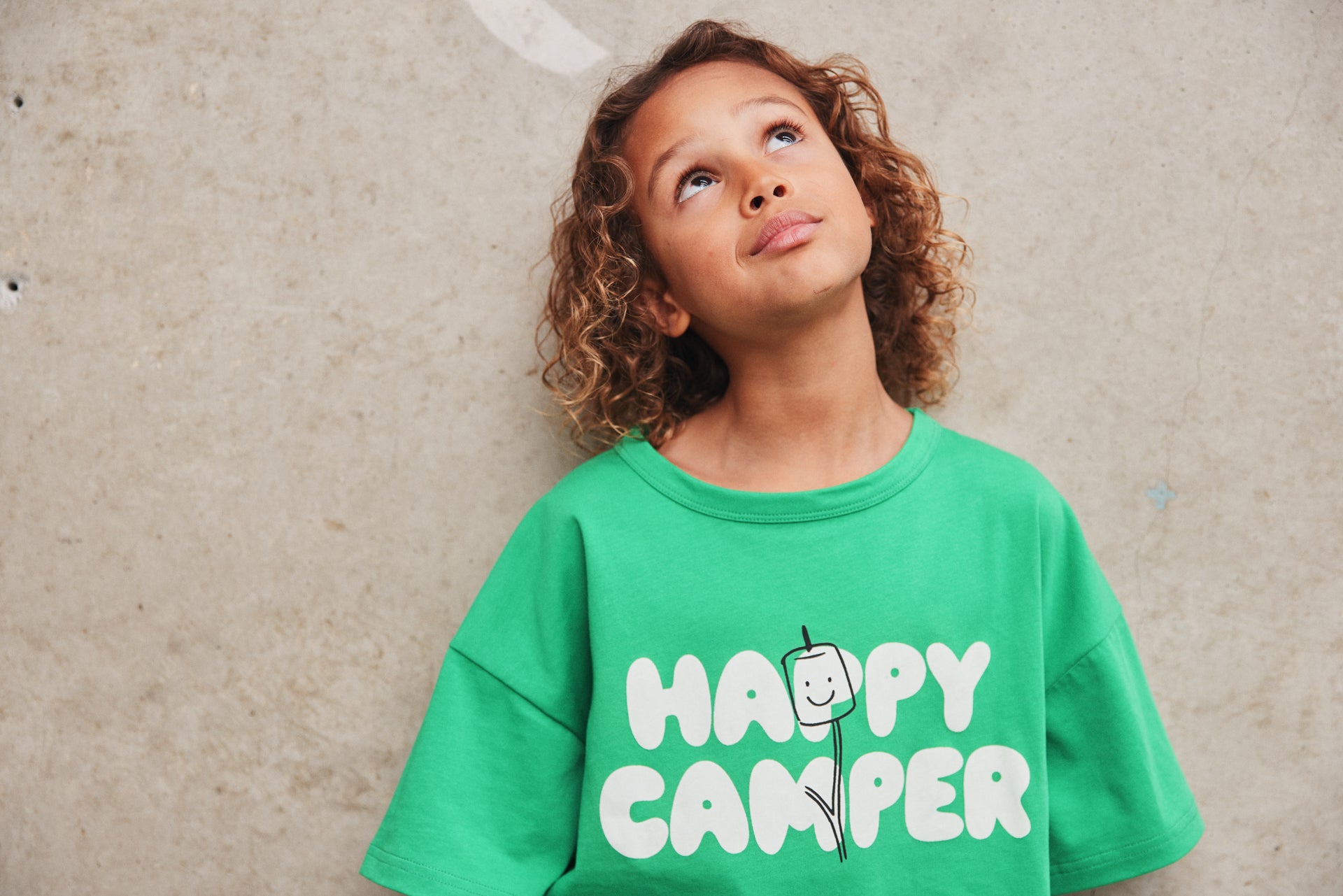 THE HAPPY CAMPER TEE in GREEN